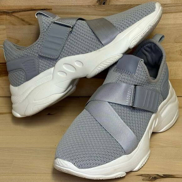 Shoedazzle Shoes - Shoedazzle Sakura Silver Crossstrap Sneakers W7 EU38